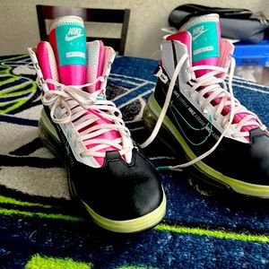 2019
Air Max 720 Saturn 'Miami Vice'